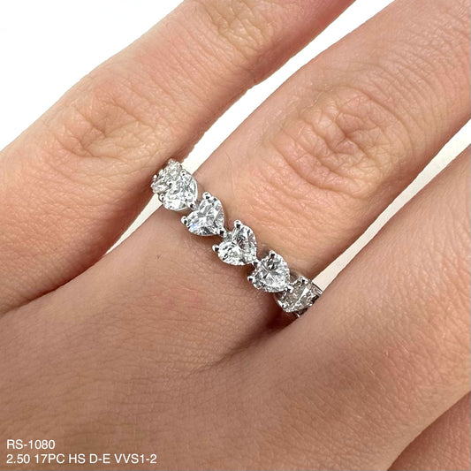 Alianza de eternidad con forma de corazón de diamante natural de 2,50 quilates