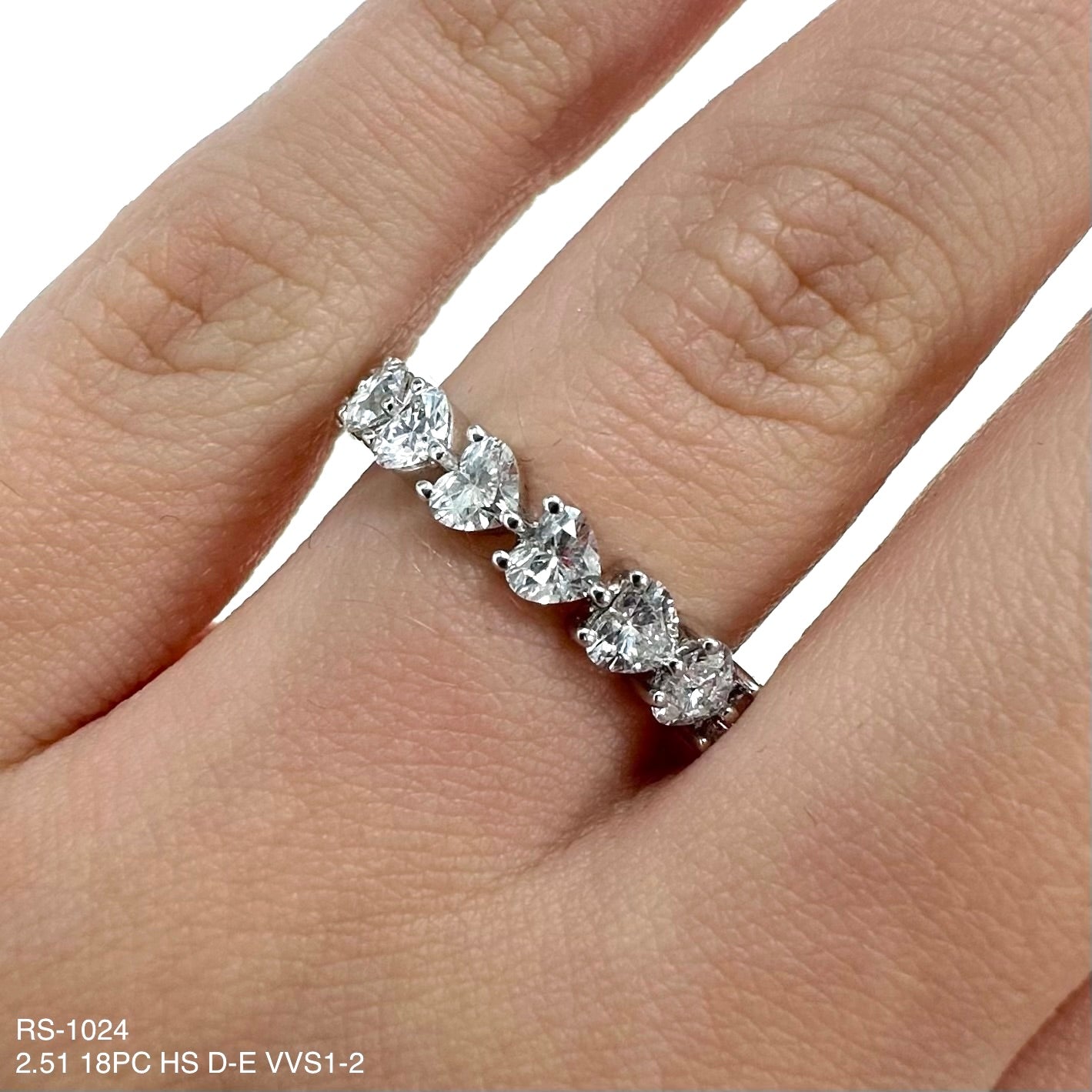 Alianza de eternidad con forma de corazón de diamante natural de 2,51 quilates