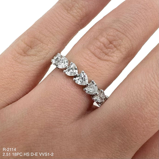 Alianza de eternidad con forma de corazón de diamante natural de 2,51 quilates