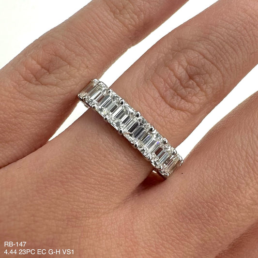 Anillo de eternidad de talla esmeralda de diamantes naturales de 4,44 quilates