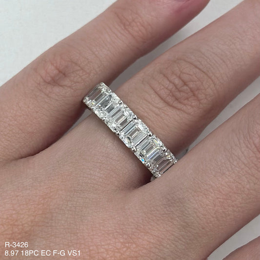 Anillo de eternidad de talla esmeralda de diamantes naturales de 8,97 quilates