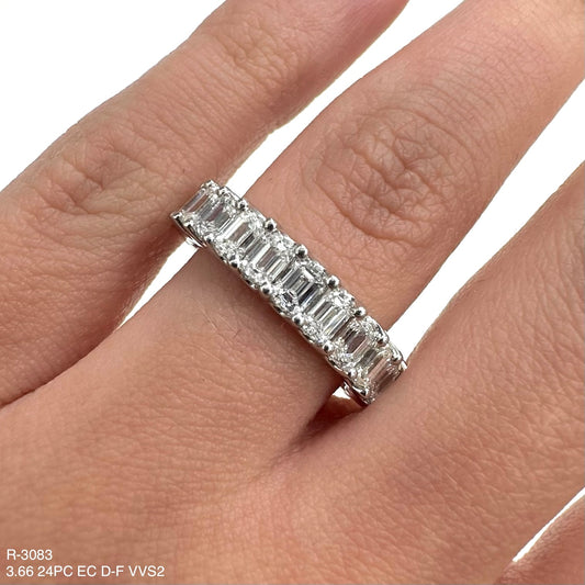 Anillo de eternidad de talla esmeralda de diamantes naturales de 3,66 quilates