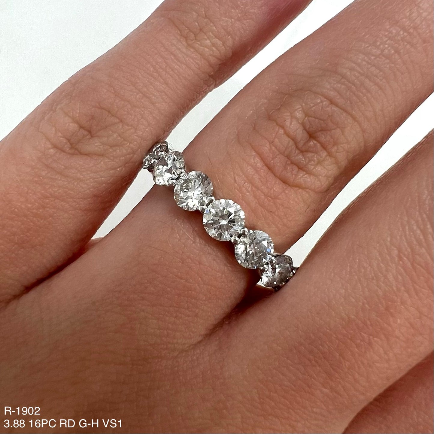 Alianza de eternidad redonda con diamantes naturales de 3,88 quilates