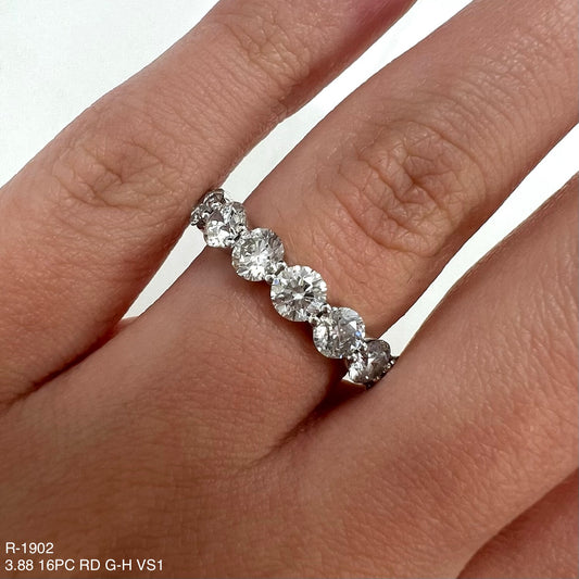 Alianza de eternidad redonda con diamantes naturales de 3,88 quilates
