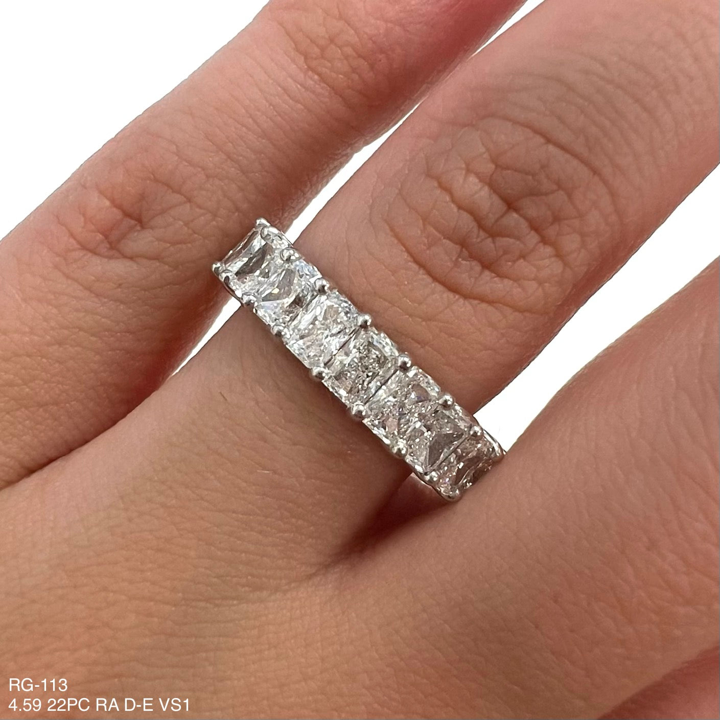 Anillo de eternidad de talla radiante de diamantes naturales de 4,59 quilates