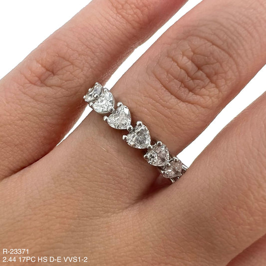 Alianza de eternidad con forma de corazón de diamante natural de 2,44 quilates