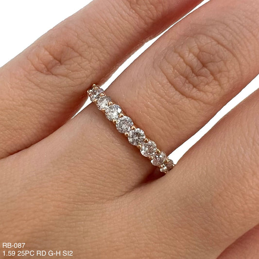 Alianza de eternidad redonda con diamantes naturales de 1,59 quilates