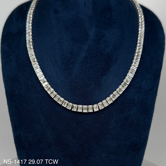 29,07 quilates. Collar de eternidad con diamantes naturales de talla esmeralda