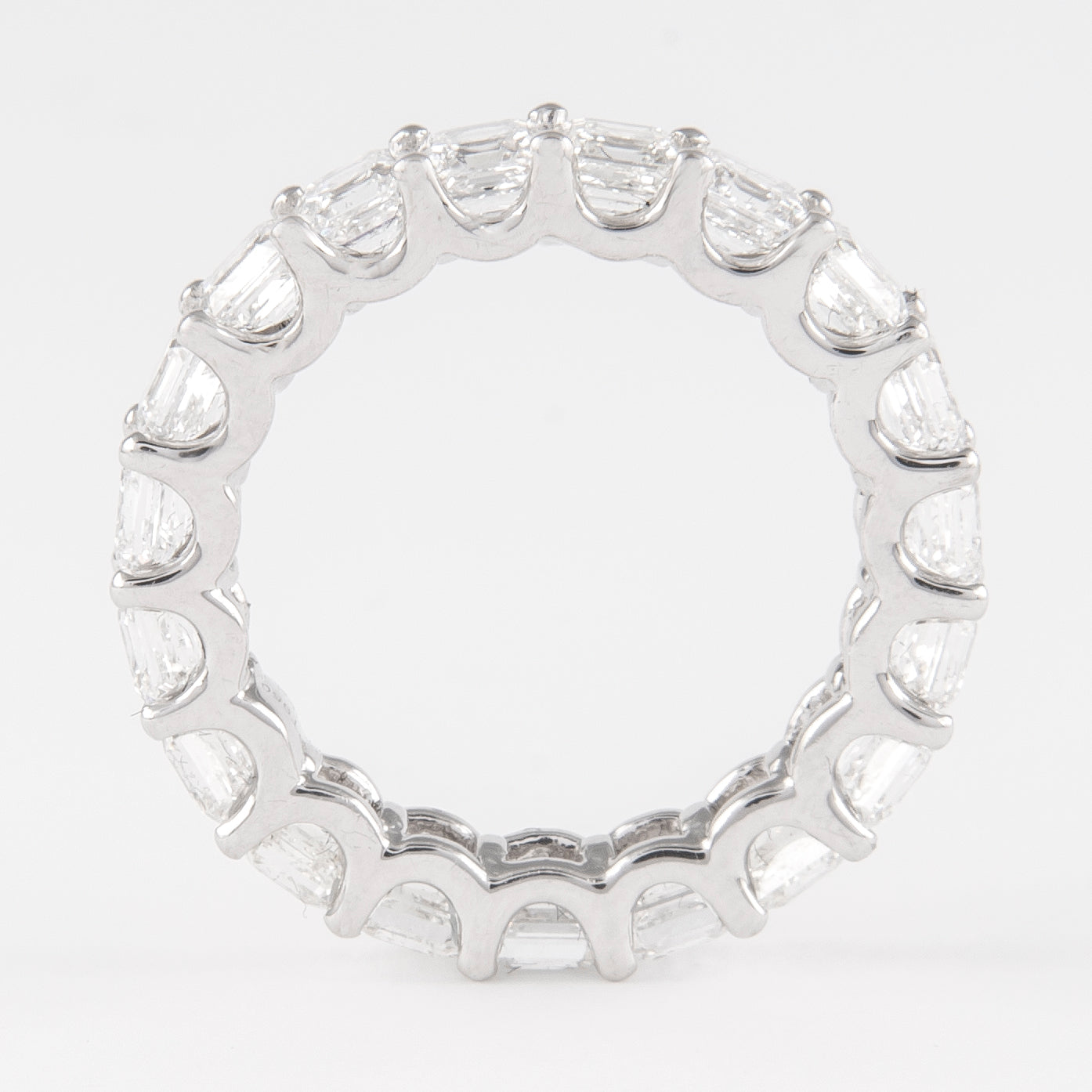 Alianza de eternidad con diamantes naturales de talla Asscher de 5,88 quilates