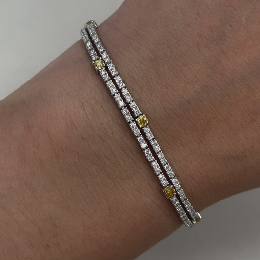 Pulsera de doble hilera de diamantes blancos y amarillos elegantes de 2,35 quilates